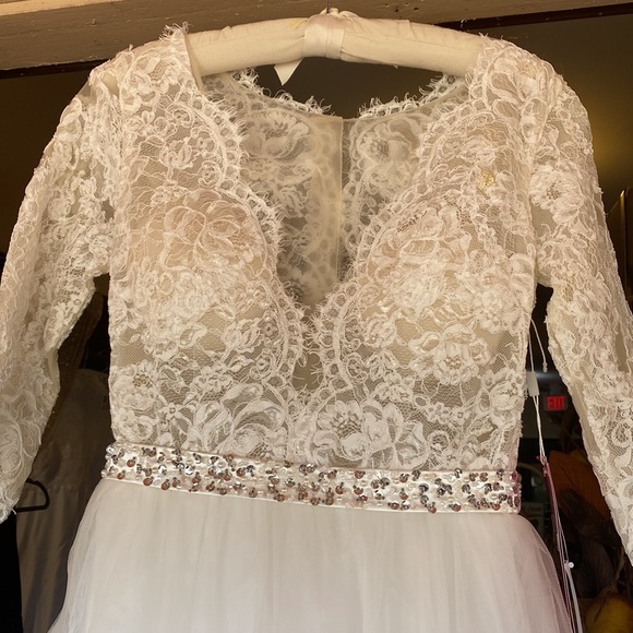 NWT Babyonline DRESS wedding gown in size 2 - Picture 2 of 5